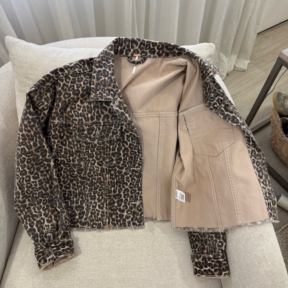 NWT Free People Leopard Print Cropped Denim Jacket - Picture 6 of 7